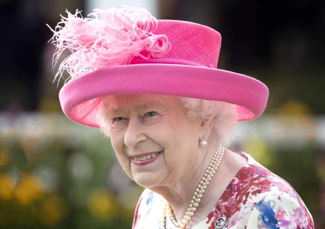 La reine Elizabeth II illume la garden party d'Edimbourg de son sourire 
