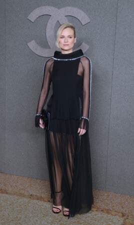 Diane Kruger sublime  avec une robe noire courte doublée d'une voile chez Chanel