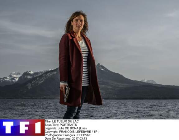 Julie de Bona incarne la policière Lise Stocker dans la série "Le Tueur du lac"