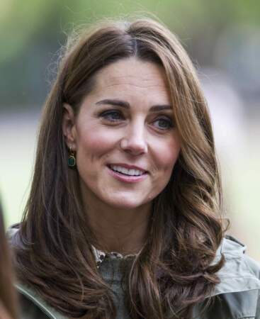Kate Middleton le teint bronzé et les cheveux joliment éclaircis pour son retour de congé maternité