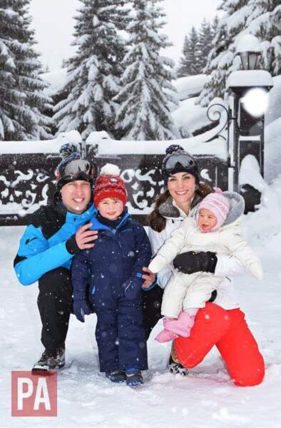 Baby George et princesse Charlotte découvrent les joies de la neige en famille