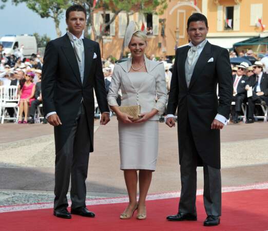 Sean et Gareth Wittstock, avec leur mère Lynette, lors du mariage de leur soeur, à Monaco, le 2 juillet 2011