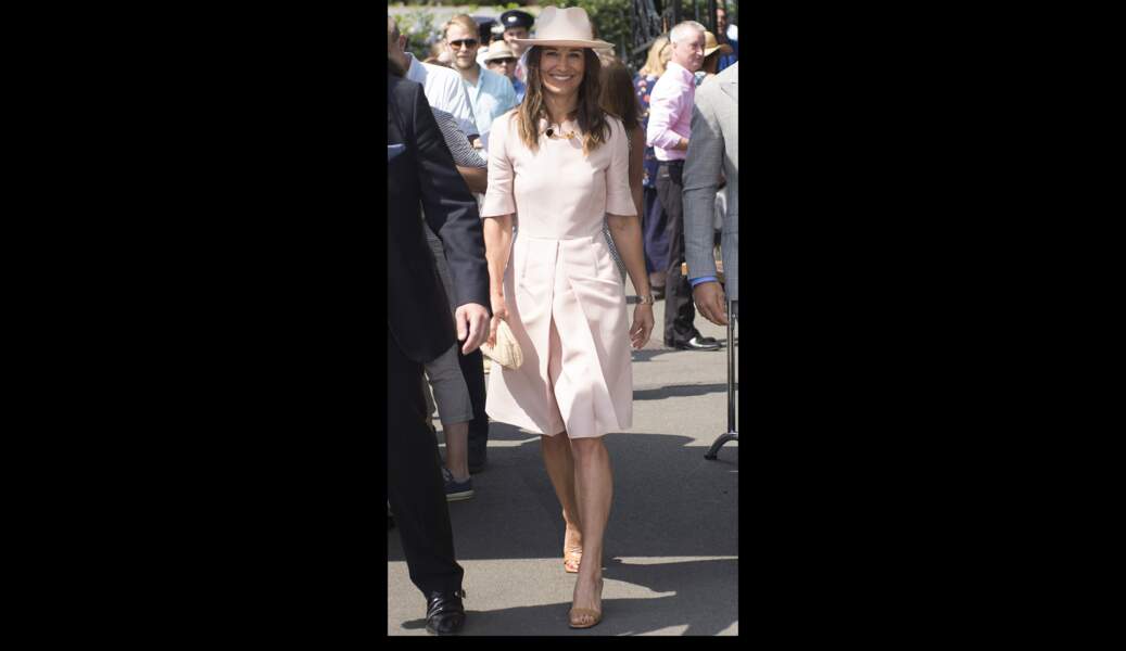 Pippa Middleton a aussi adopté cette couleur lors du tournoi de Wimbledon, le 8 juillet 2019. 