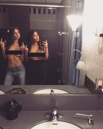 Emily et Kim Kardashian ont enflammé les réseaux sociaux avec leur selfie topless