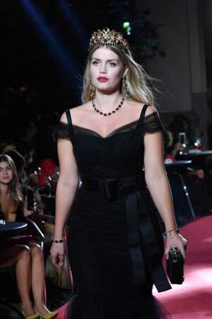 Le 23 septembre 2017, elle défile pour Dolce & Gabbana lors de la Fashion Week de Milan