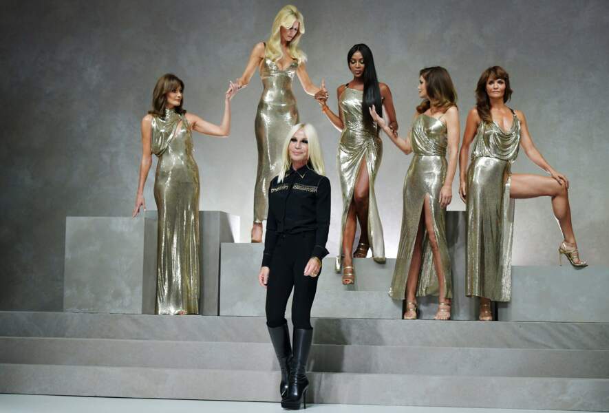 Donatella Versace fait défiler les supermodels des années 90