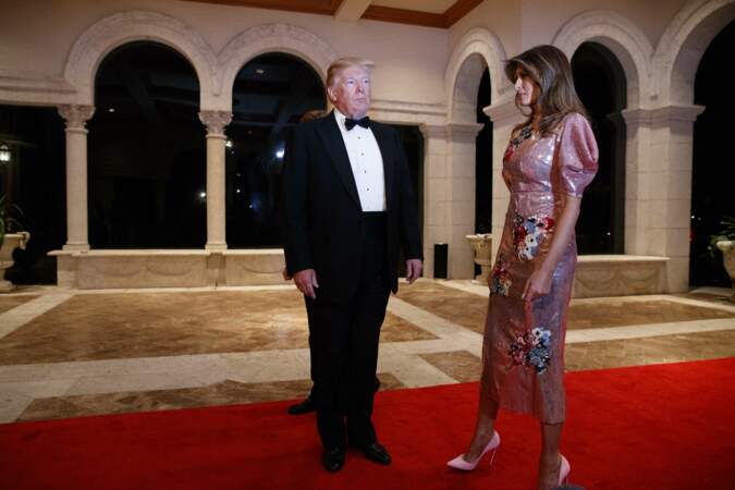 Melania Trump en robe à sequins et escarpins roses