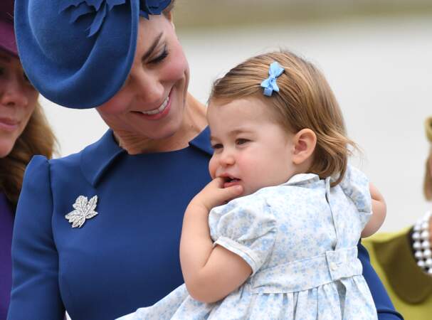 Sur le tarmac de l'aéroport de Victoria, avec la princesse Charlotte, le 24 septembre dernier.