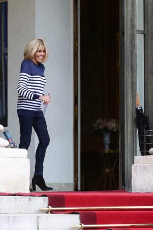 Brigitte Macron est fan de la marinière, surtout en version pull !