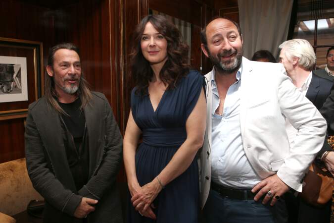 Emmanuelle Cosso pour la sortie de son livre "J'ai rencontré quelqu'un", en 2014. Avec Kad Merad et Florent Pagny