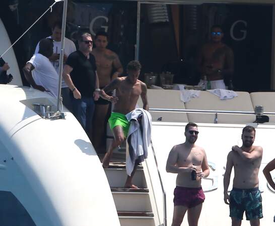 Neymar sur un bateau avec ses amis à Saint-Tropez