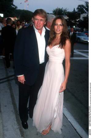 En 1999 à Long Island, Donald Trump et Melania assistent à la première du film "L'Affaire Thomas Crown"