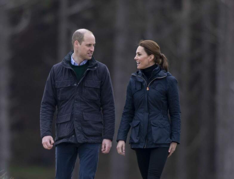 Ce 8 mai, les sourires de Kate Middleton contrastaient avec le visage fermé du prince William