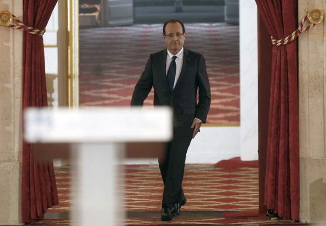 Arrivée de François Hollande en conférence de presse
