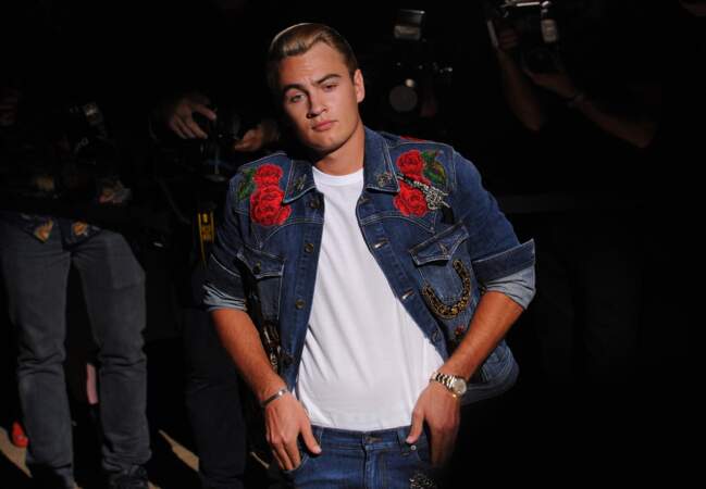 Le fils de Pamela Anderson, âgé de 20 ans, au défilé Dolce&Gabbana lors de la dernière Fashion Week de Milan.