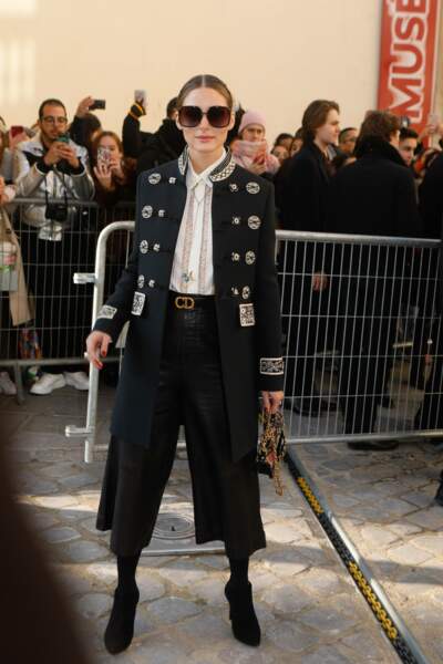 Olivia Palermo adopte la veste officier pour le défilé haute-Couture printemps-été 2019 Dior.
