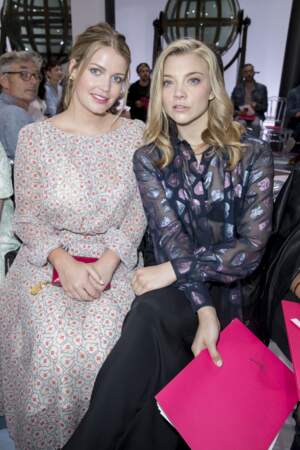 Le 4 juillet 2016 au côté de l'actrice Natalie Dormer, au défilé Schiaparelli à l'occasion de la Fashion Week