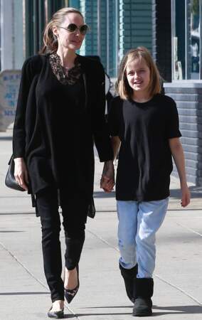 Angelina Jolie se balade dans les rues de Los Feliz avec sa fille Vivienne