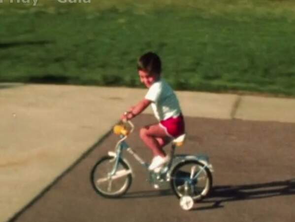 Grégory Lemarchal petit garçon sur son vélo
