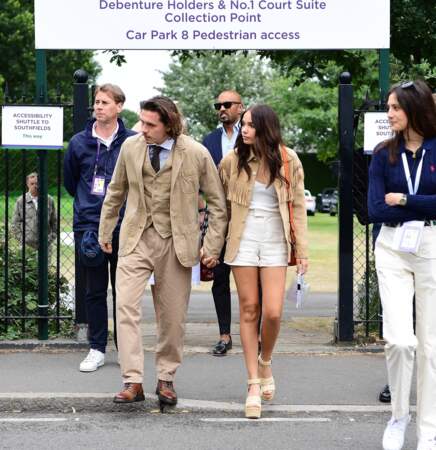Brooklyn Beckham et sa compagne Hana Cross en total look beige Ralph Lauren à Londres le le 14 juillet 2019.