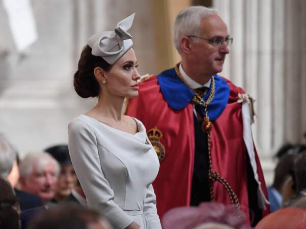 Angelina Jolie très sobre et chic à Londres