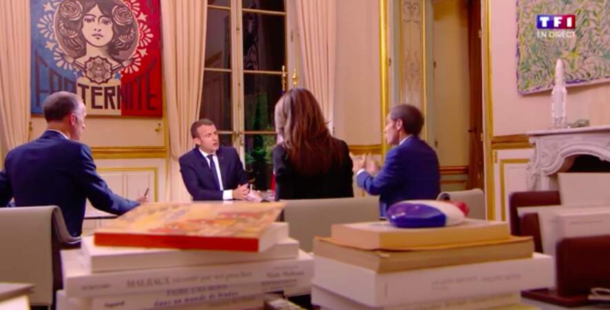 Livres présents sur le bureau d'Emmanuel Macron