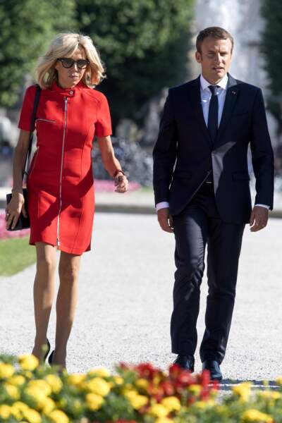 Brigitte Macron en robe Louis Vuitton le 23 août 2017
