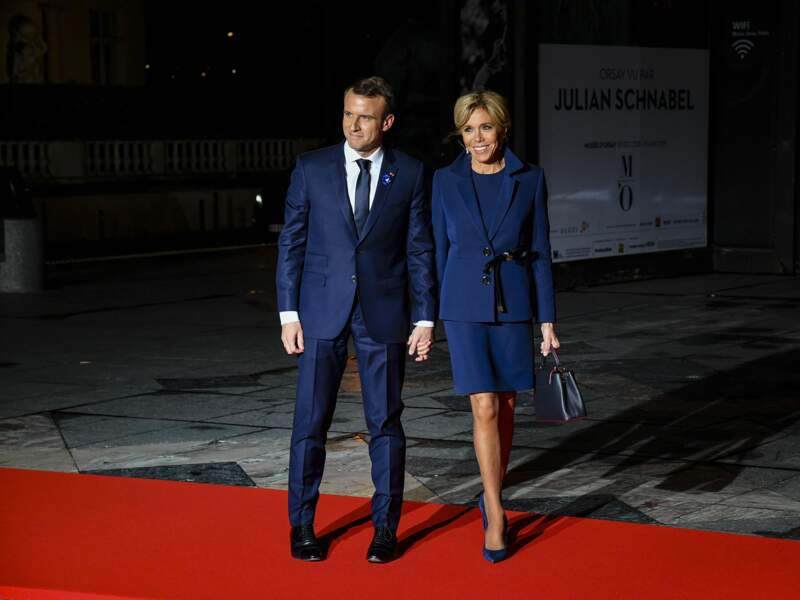 Brigitte Macron se pare rarement de sacs, mais quand elle ose, c'est toujours avec chic !