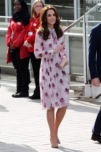 Kate Middleton en octobre 2016 en rose fleurie Kate Spade