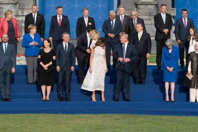 La photo officielle des dirigeants des pays membres de l'OTAN avec leur conjoint.