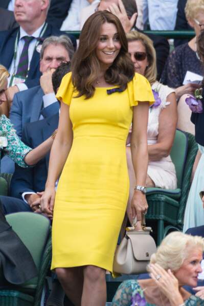 Kate Middleton en robe jaune Dolce & Gabbana, à Wimbledon le 15 juillet 2018