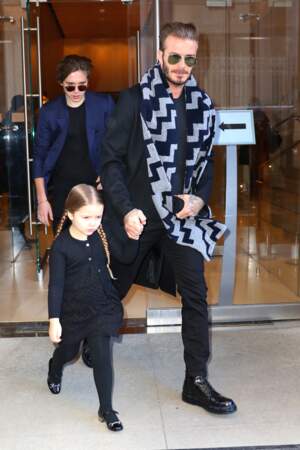 David, Brooklyn et Harper Beckham sortent de leur hôtel à New York, le 13 février 2016.