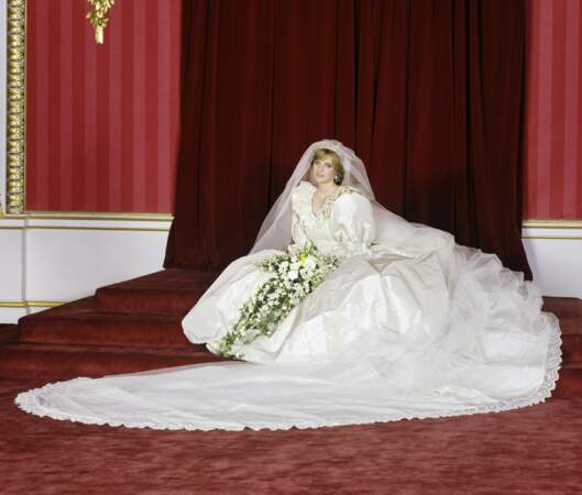 Lady Diana le jour de son mariage dans sa robe signée David et Elizabeth Emmanuel