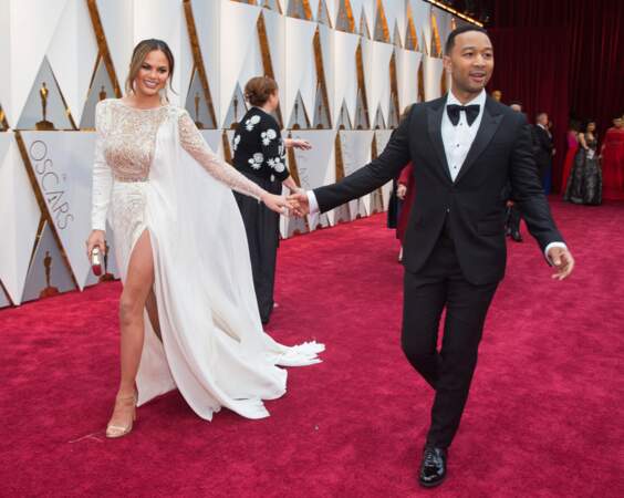 Chrissy Teigen et John Legend s'amusent aux Oscars