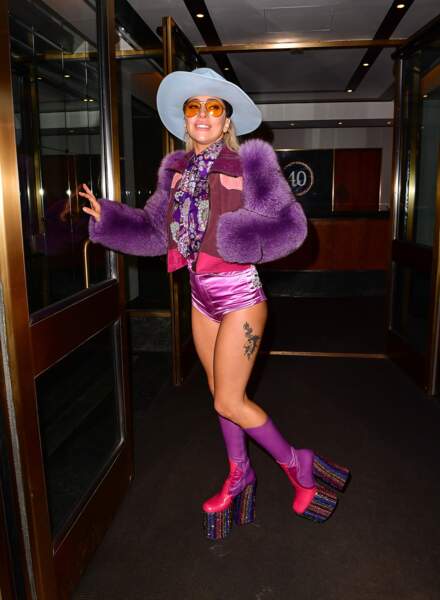 lady gaga pink boots