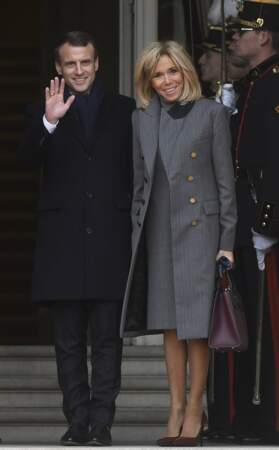 Emmanuel et Brigitte Macron, très élégante en robe et manteau gris, à Bruxelles le 19 novembre 2018