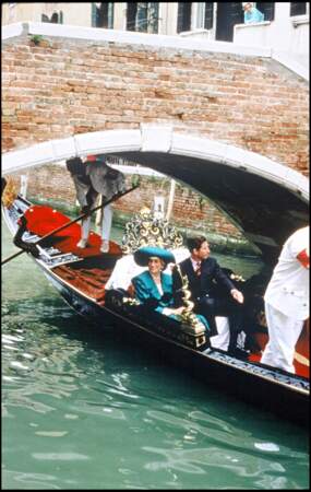 Lady Di à Venise avec son manteau bicolore