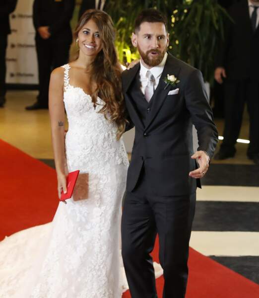 Les jeunes mariés Lionel Messi and Antonella Rocuzzo prennent la pose