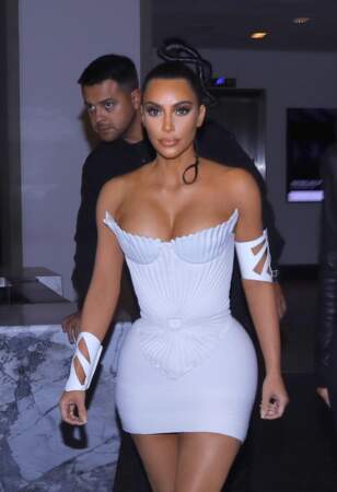  Kim Kardashian relookée par Thierry Mugler : la sexy attitude à son comble
