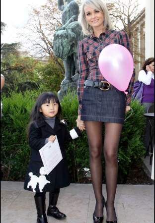Octobre 2008, Laeticia Hallyday et sa fille Jade à Paris.