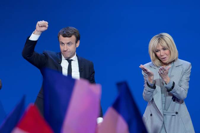 Brigitte et Emmanuel Macron, après l'annonce des résultats du 1er tour, au Parc des Expositions (Versailles)