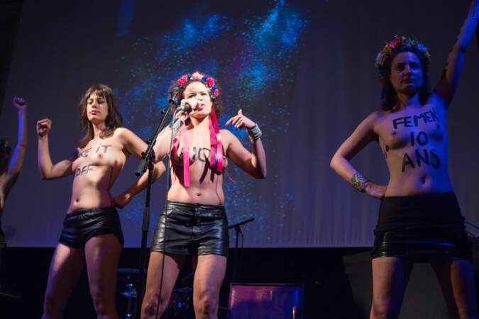 Lio topless pour les 10 ans des Femen