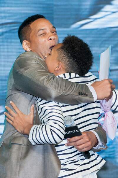 Will Smith offre à son fils Jaden un câlin plutôt embarrassant