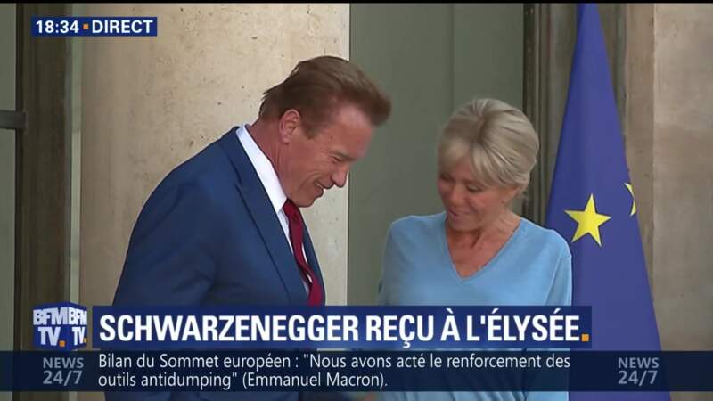 Brigitte Macron raccompagne Arnold Schwarzenegger à sa sortie de l'Elysée