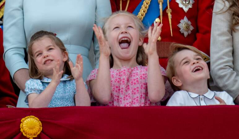 la princesse Charlotte, Savannah Phillips et le prince George faisant les fous