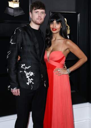 La chanteur James Blake et sa compagne, la comédienne Jameela Jamil, lors des Grammy Awards 2019