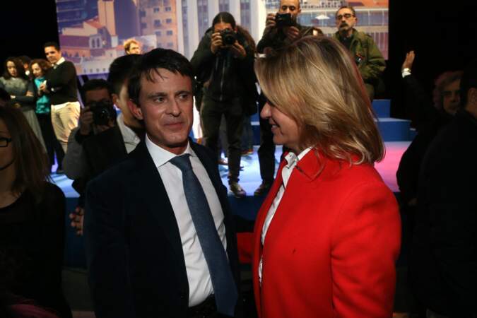 Manuel Valls, en meeting à Barcelone, soutenu par sa compagne Susana Gallardo, le 13 décembre 2018