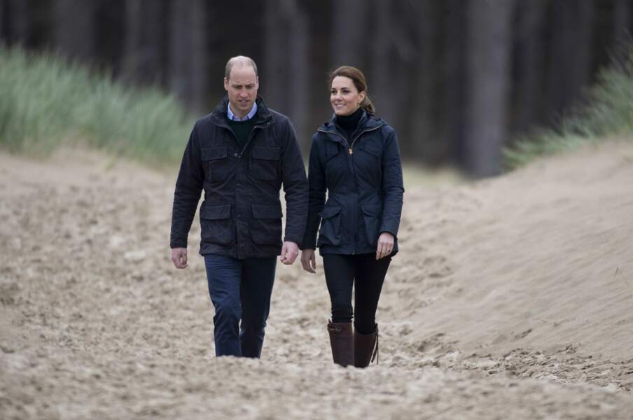 Toujours aussi élégante, Kate Middleton portait une parka de la marque TROY London et ses bottes Penelope Chilvers