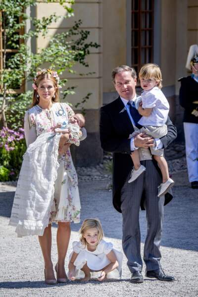 Madeleine de Suède et Christopher O'Neill avec leur enfants lors du baptême d'Adrienne, le 8 juin 2018
