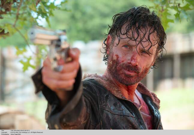 Andrew Lincoln, dans la peau de Rick Grimes, lutte contre les zombies et le terrible Negan dans "The Walking Dead"